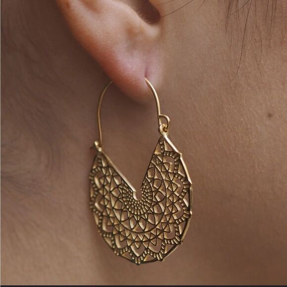 Free People Jewelry - Bohemian hoop earrings M166